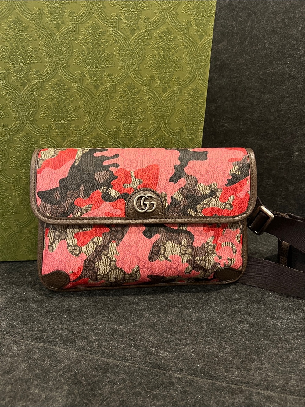 Authentic Gucci Pink and Red Camouflage GG Supreme Crossbody marbled men’s pouch